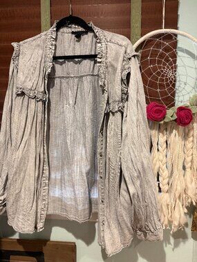 Jane & Delancey Ruffle Accent Button Down Tunic Blouse L Grey Acid Wash Chambray
